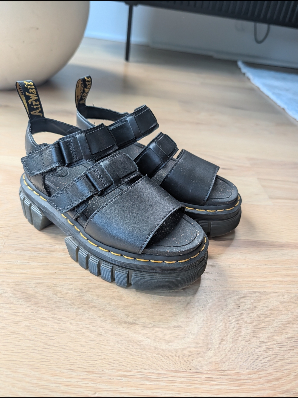 Dr. Martens Ricki Platform Sandals - Size 6 - Picture 9 of 10